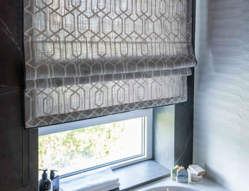 Как можно оформить окно в ванной комнате? Да как угодно!